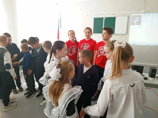 Движение первых.